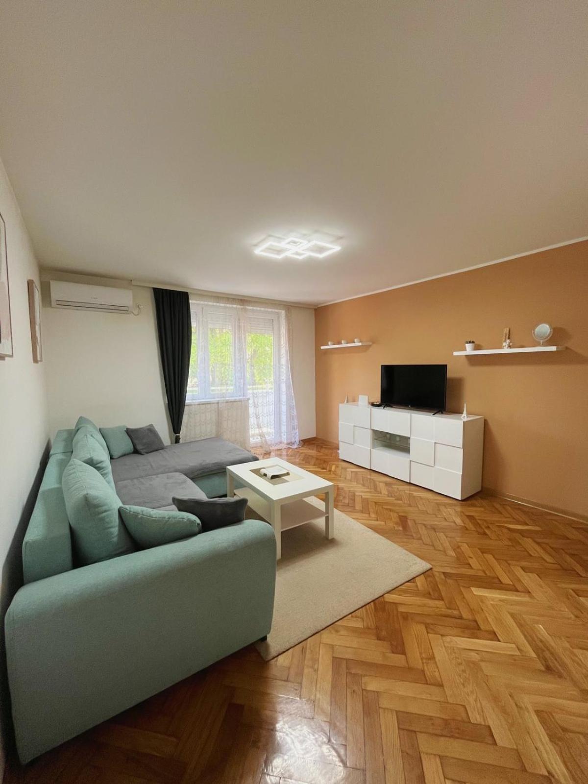 Apartman Jovana Sremska Mitrovica Extérieur photo